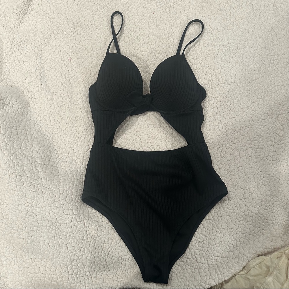 Shade and shore women’s 34C bathing suit